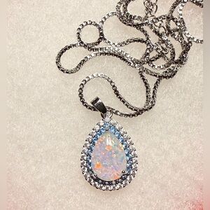 NWOT Bohemian Teardrop Synthetic Opal Pendant Necklace Silver Chain